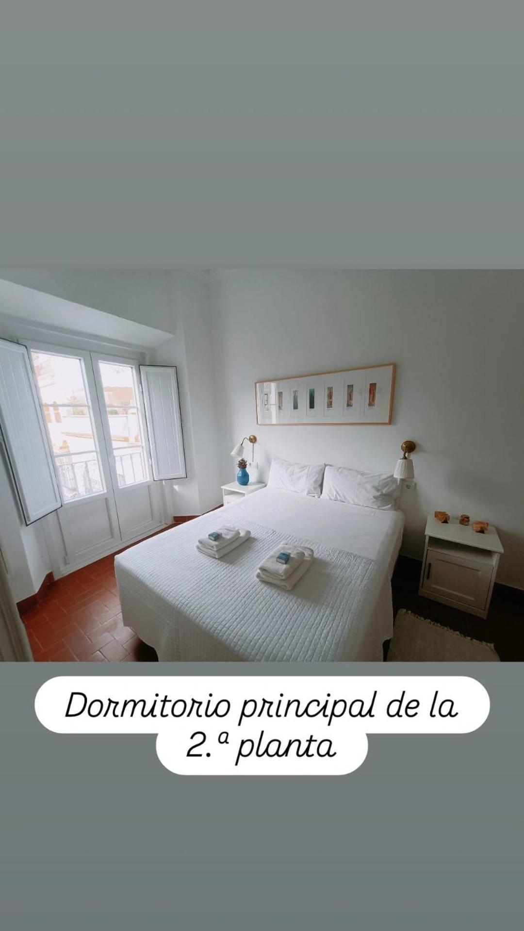 En La Plaza Dona Elvira, 7